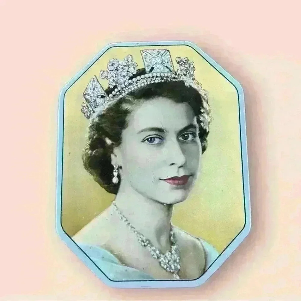 Queen Elizabeth II Coronation commemorative tin 1953